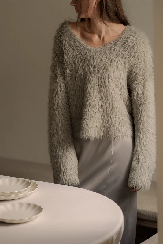 FUZZY V-NECK SWEATER