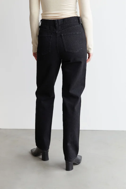 TAPERED BLACK JEANS